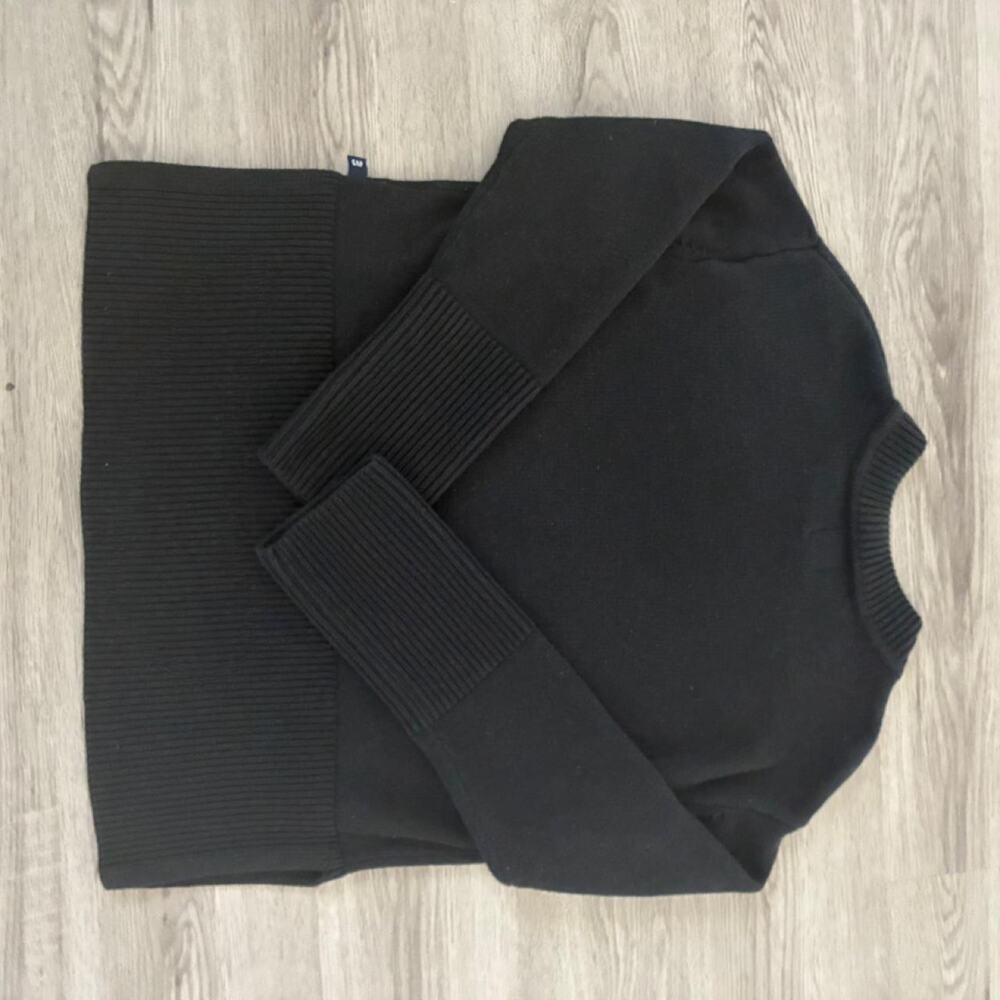 Size small gap black sweater